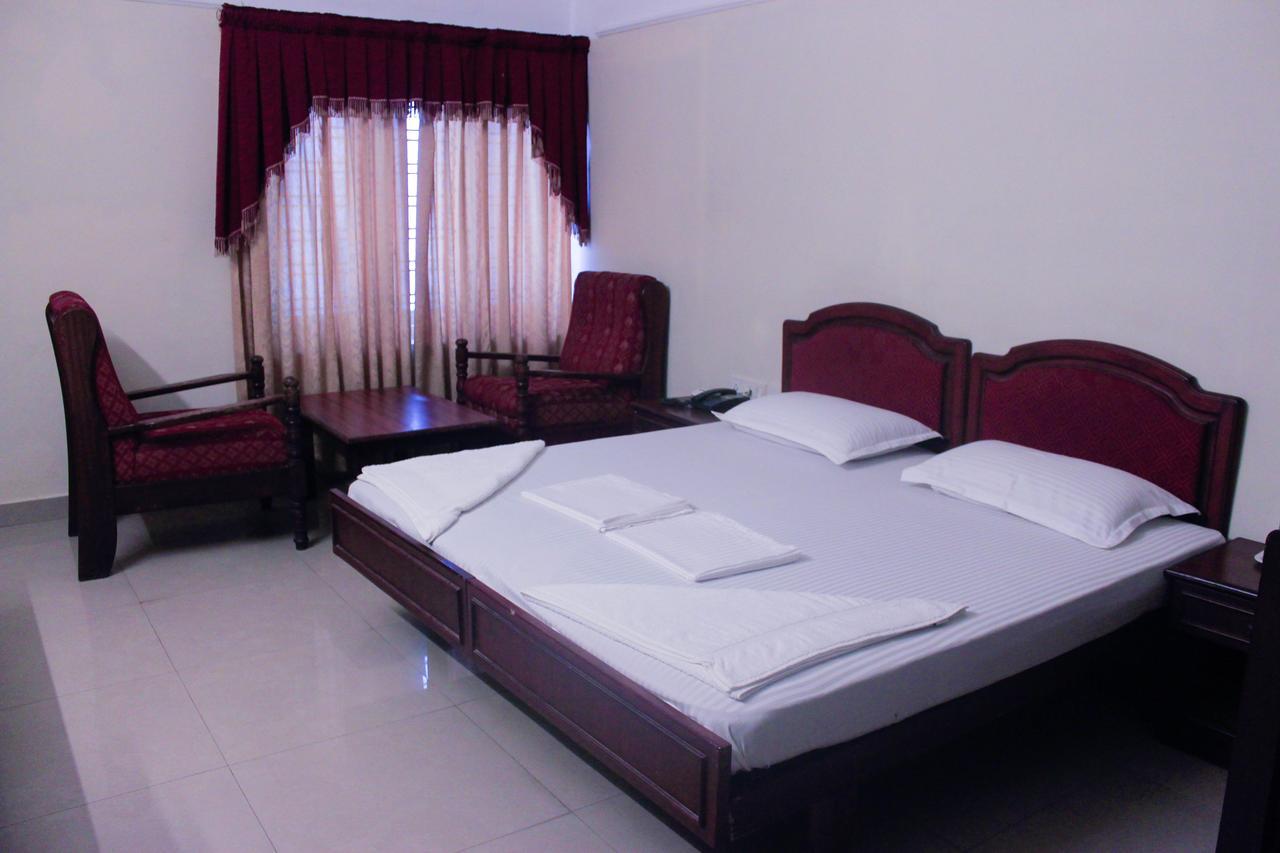 Keerthi Hotel Thiruvananthapuram Kültér fotó